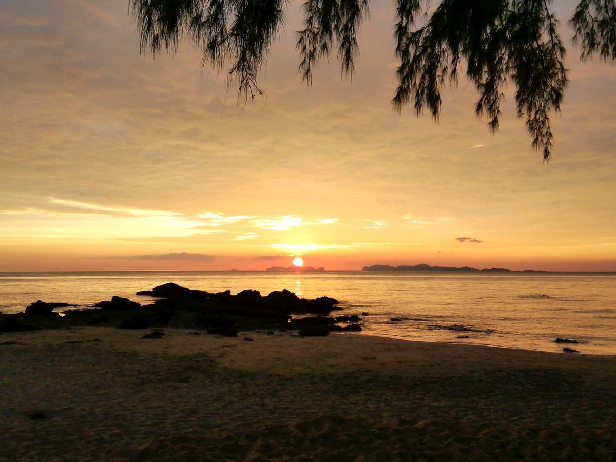 Kohjum Freedom Resort Koh Jum Exterior foto